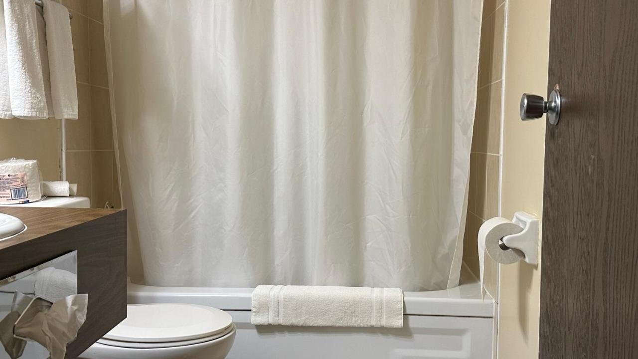 Lacombe Motor Inn Екстериор снимка