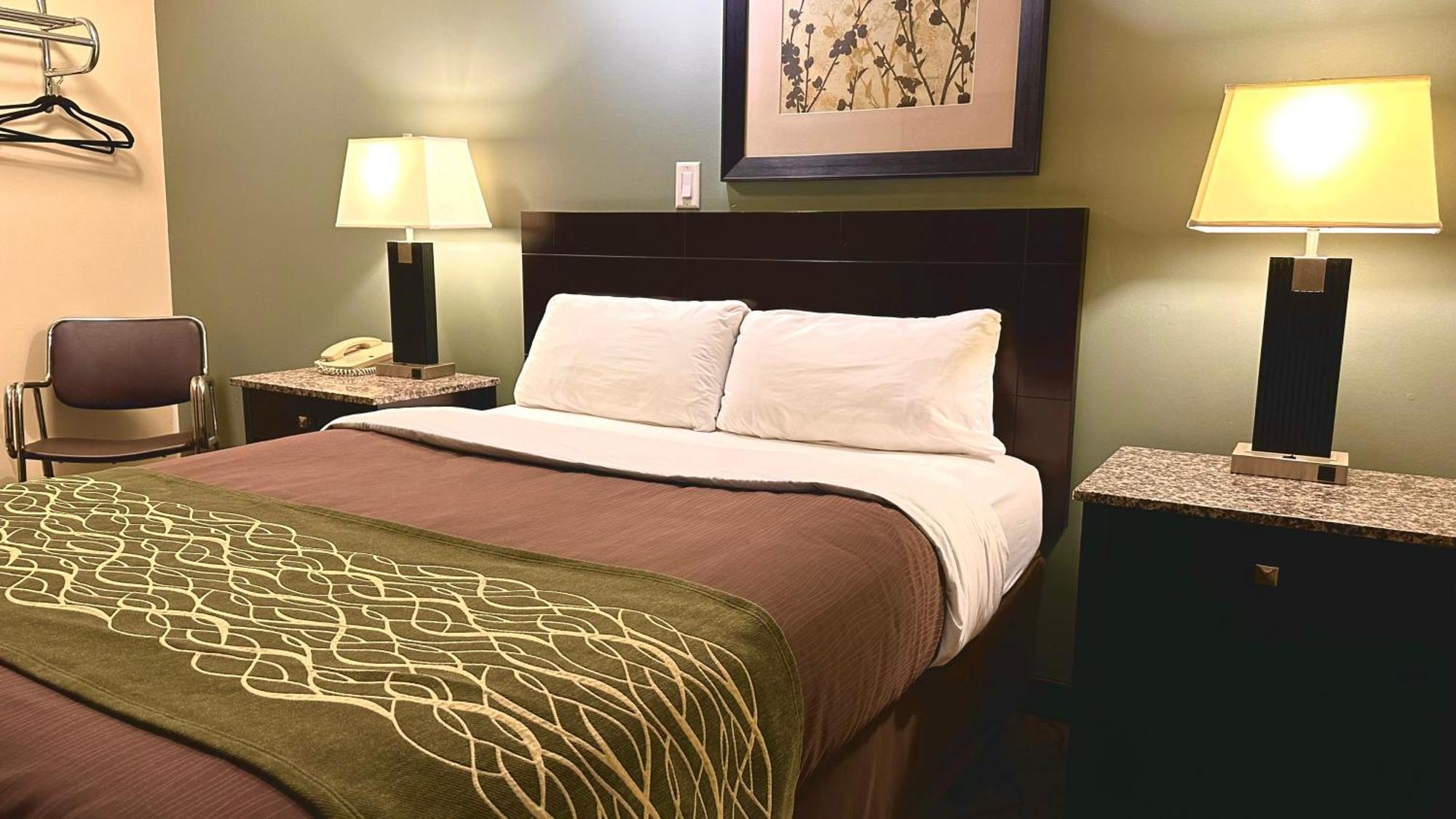 Lacombe Motor Inn Екстериор снимка