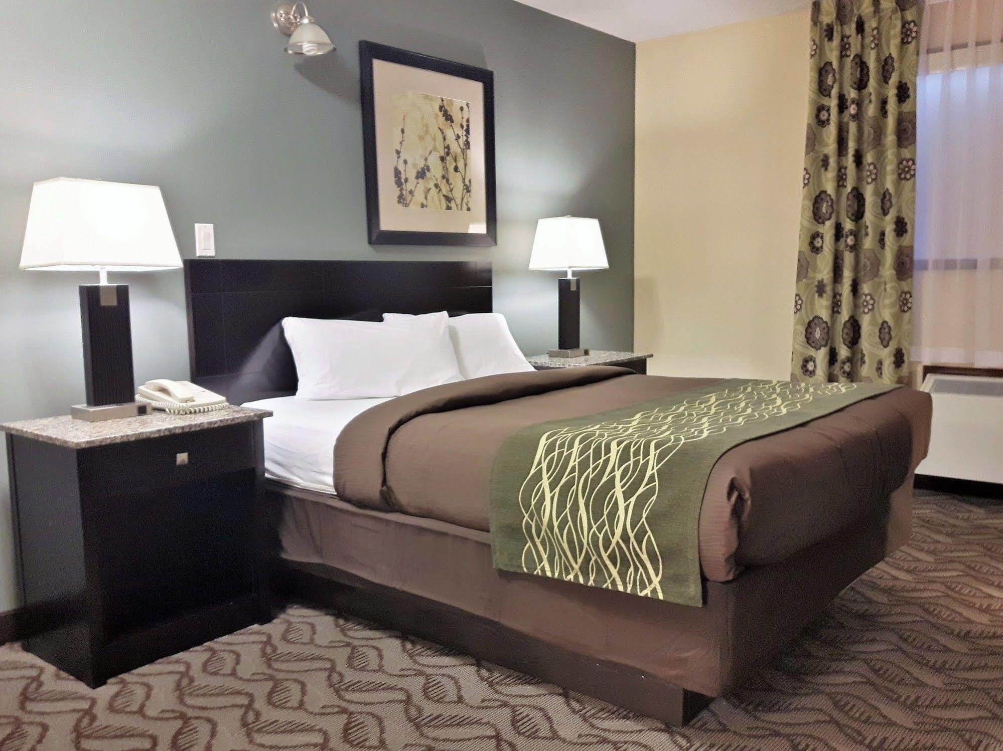 Lacombe Motor Inn Екстериор снимка